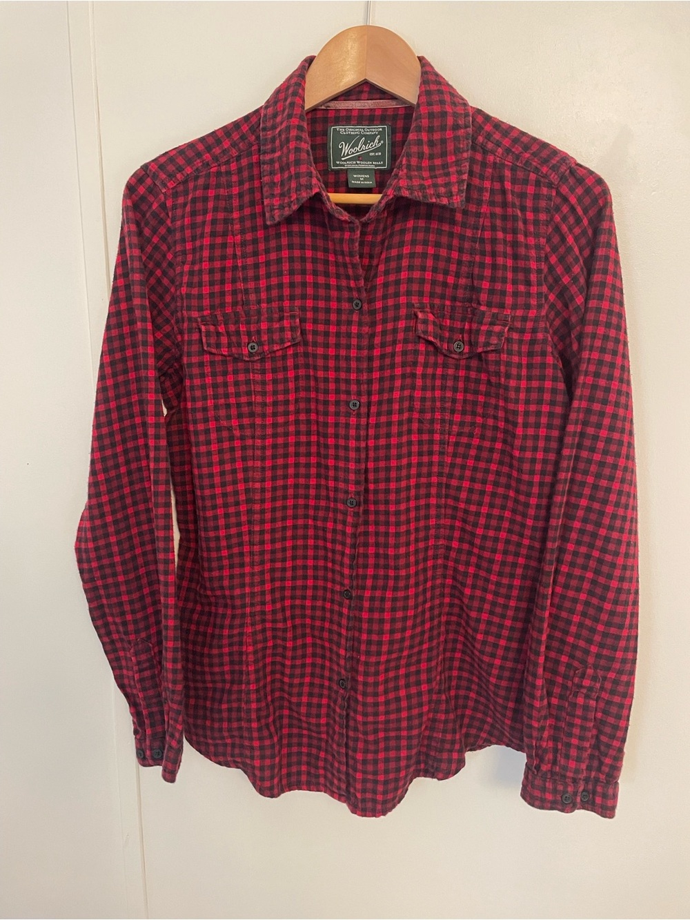 Woolrich Women’s  Red and Black Plaid flannel Button back Shirt Size M Cabincore
